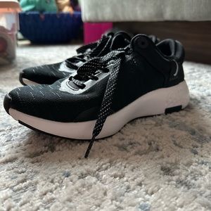 Women’s Nike Renew Serenity Running sneakers size 7 black white